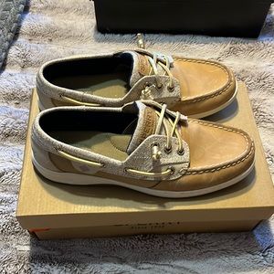 Size 8 sperry shoes